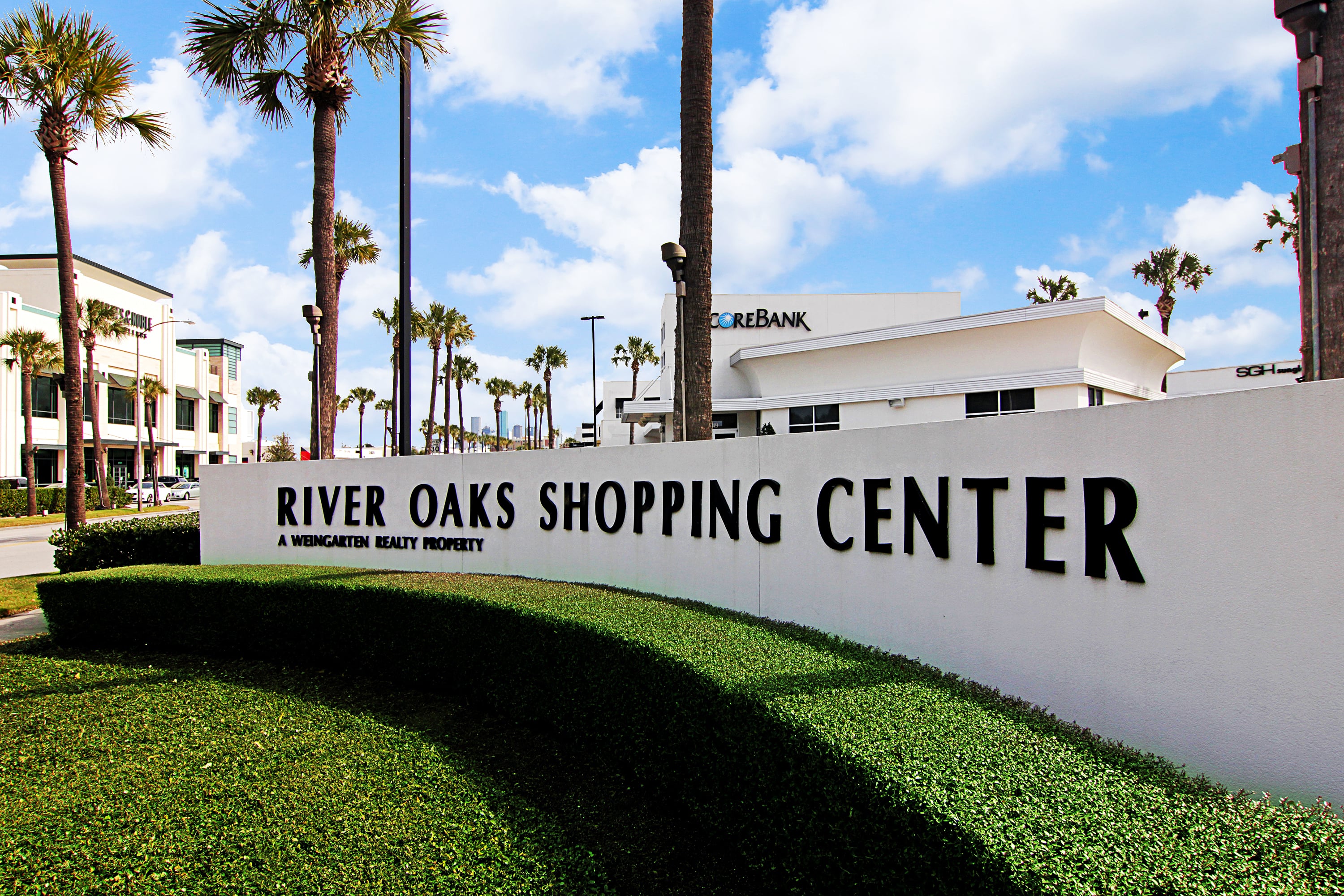 Luxury shopping at River Oaks District